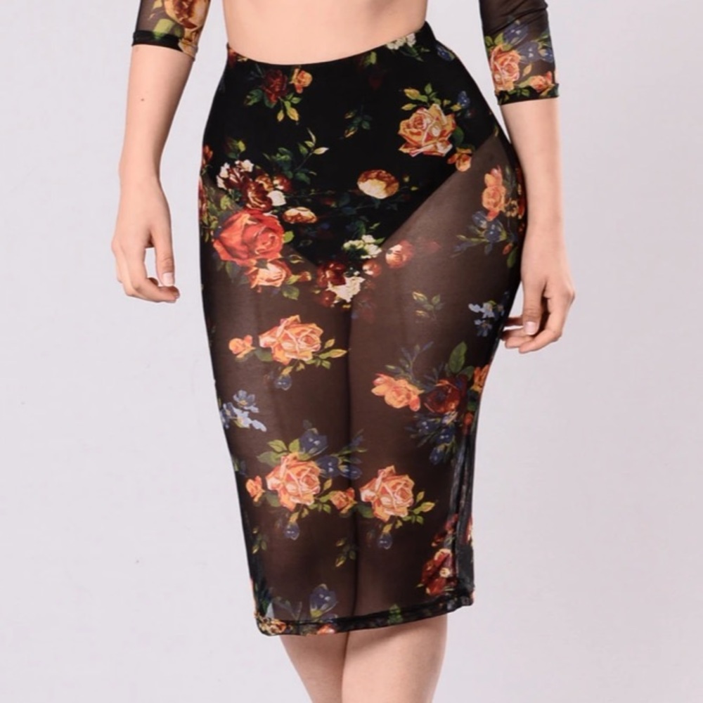 FASHION NOVA skirt size L